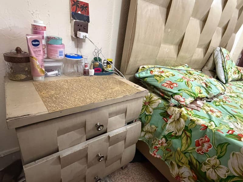 King size bed 4