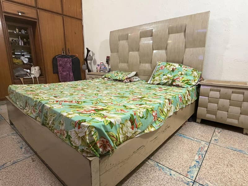 King size bed 5