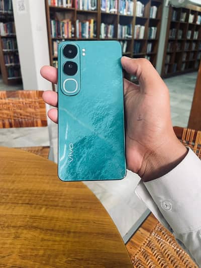 Vivo y 200 with complete box