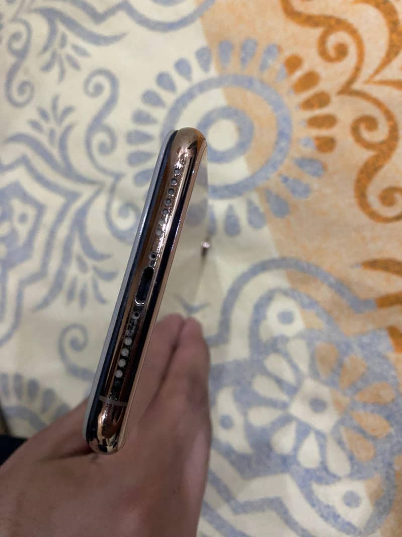 iPhone XS MAX 4