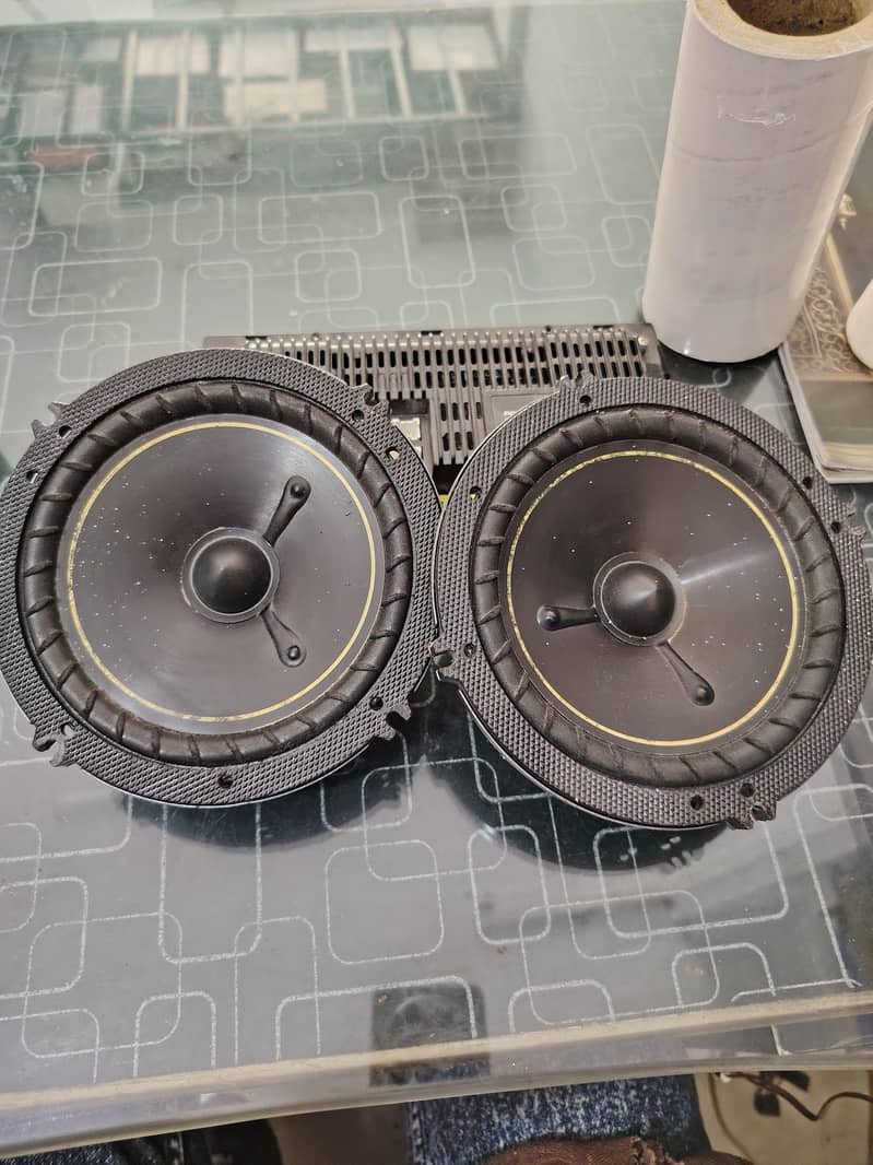 kicker speakers 1