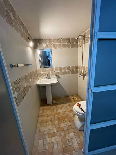 5 MARLA FACING PARK UPPER PORTION AVAILABLE FOR RENT