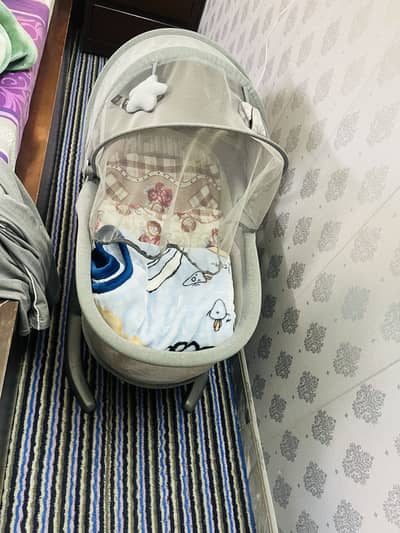 Baby cot electric