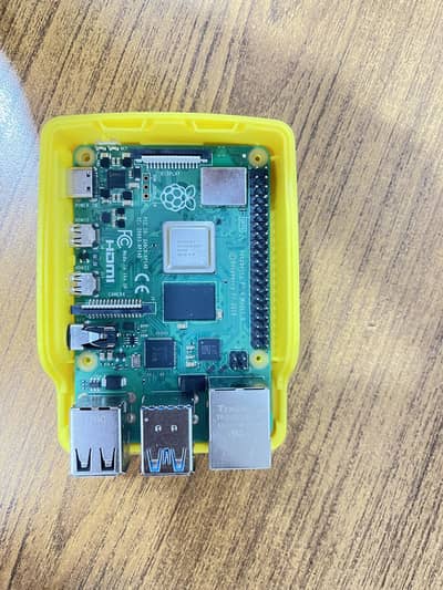 Raspberry Pi 4 (4GB)+128GB Lexar SD Card+Case + webcam 1080p logitech