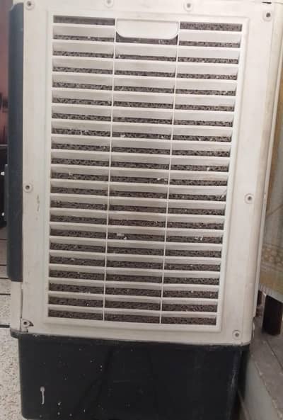 Super Aisa Cooler 5000 Large size cooler 10by8 condition Japane motor