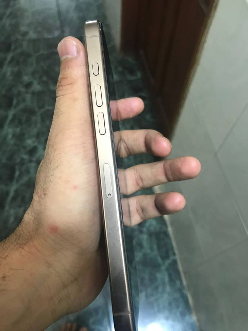 iPhone 16 pro max 5