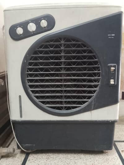 Super Aisa Cooler 5000 Large size cooler 10by8 condition Japane motor