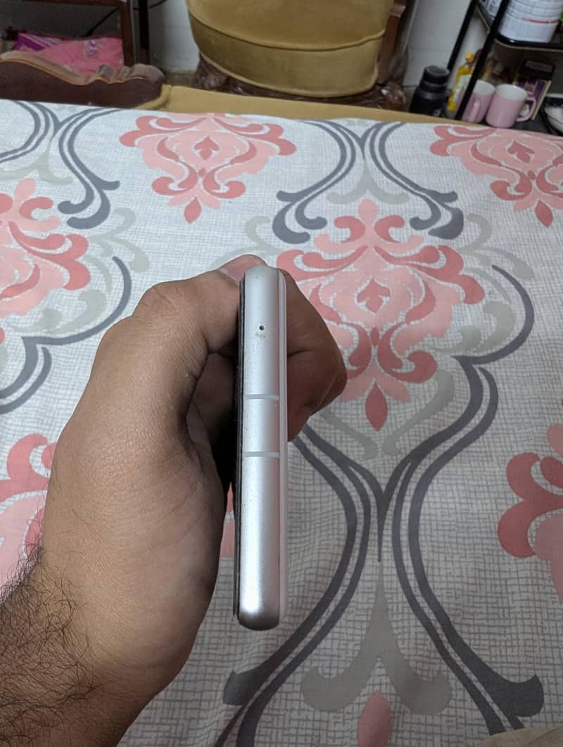 google pixel 7A 4