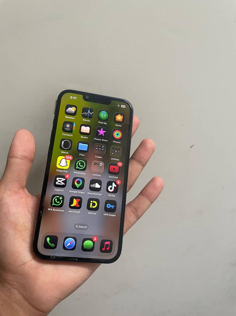 Apple iPhone 13 4