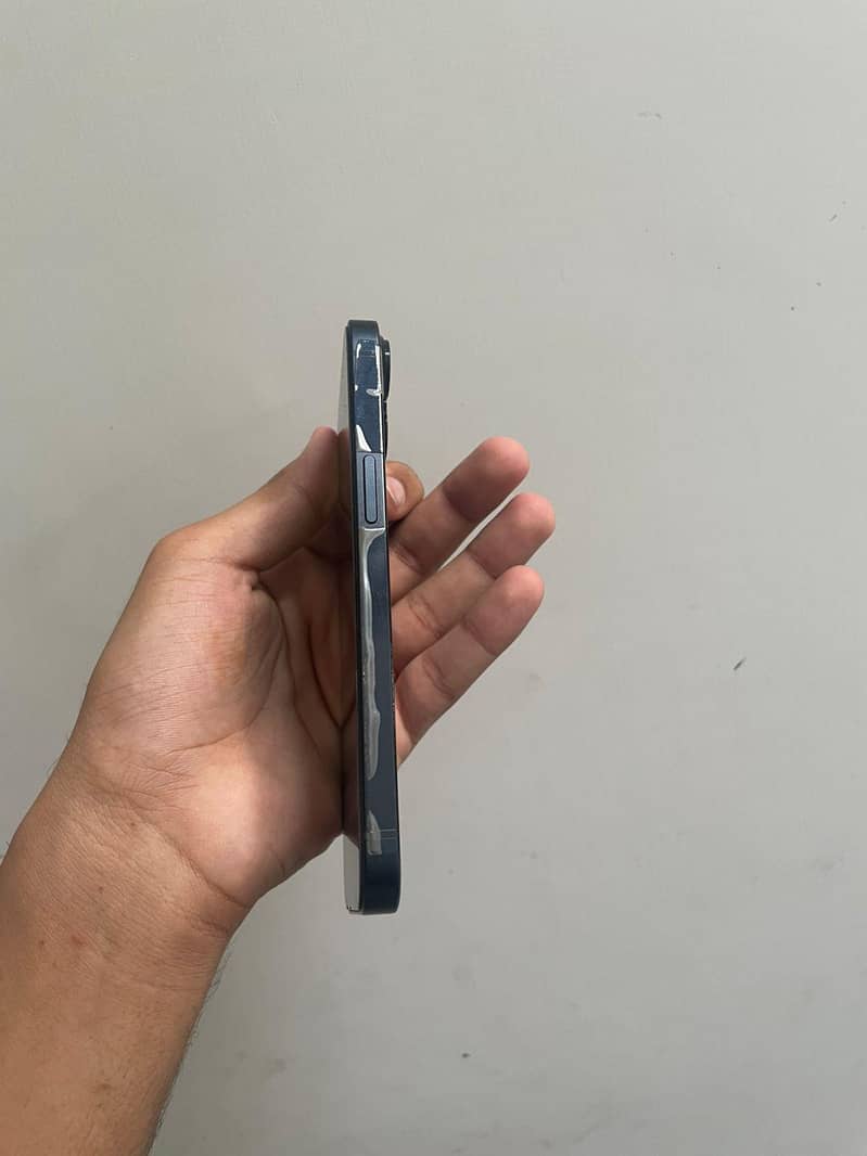 Apple iPhone 13 7