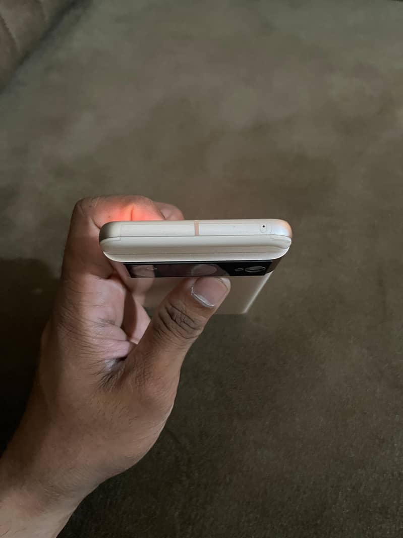 Google Pixel 8 4