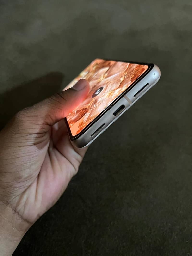 Google Pixel 8 5