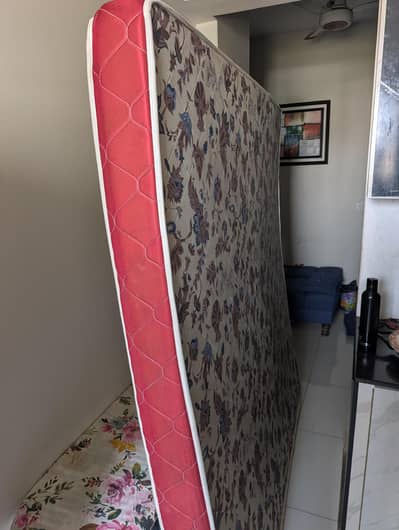 King Size Medicated Orthopedic Mattress (5-Inch / Excellent Condition)