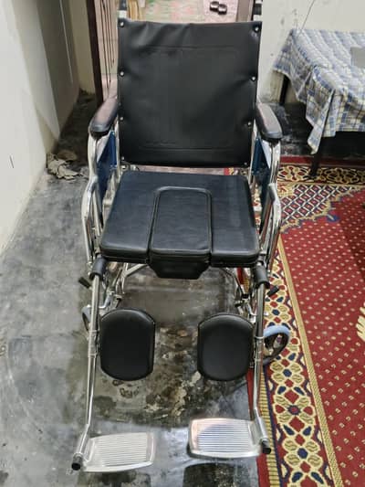 Wheelchair– lightweight / foldable / patient chair