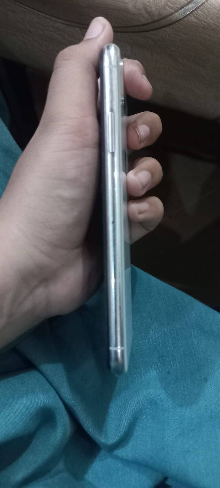iPhone X 4