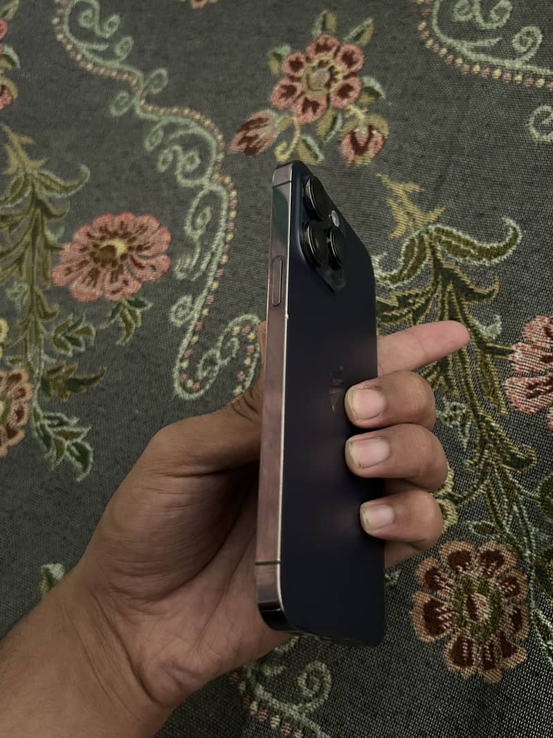 iPhone 14 Pro Max 8