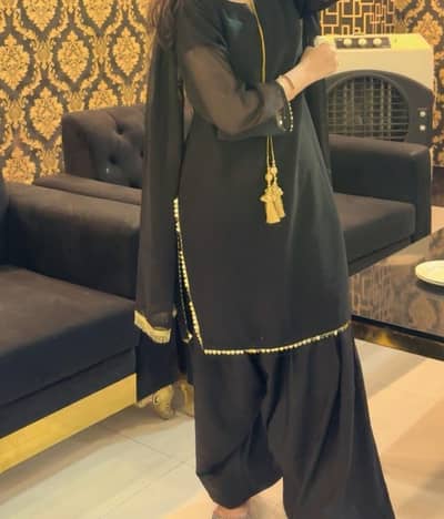 black trending suit