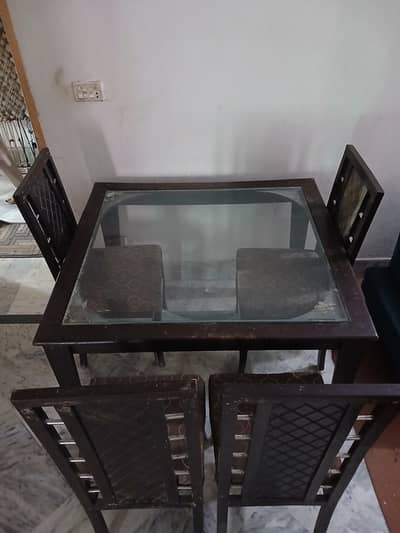 Dinning Table With 4 Chirs