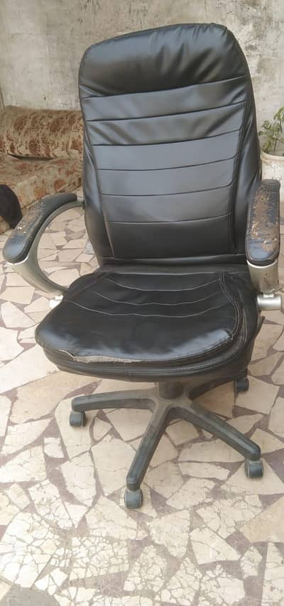 Black Executive Office Chair – Used | Swivel & Rollers | For Sale