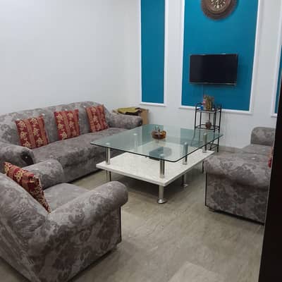 Solid wood frame Excellent conditkon