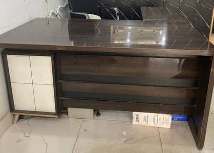 Office Table with side Table