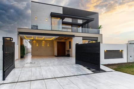 Grand 1 Kanal House with Beautiful Interior & Exterior
