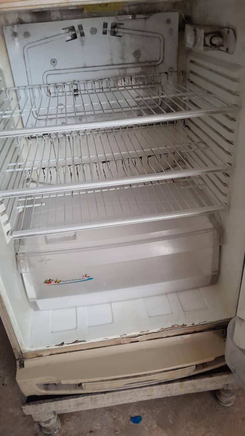Refrigerator 0