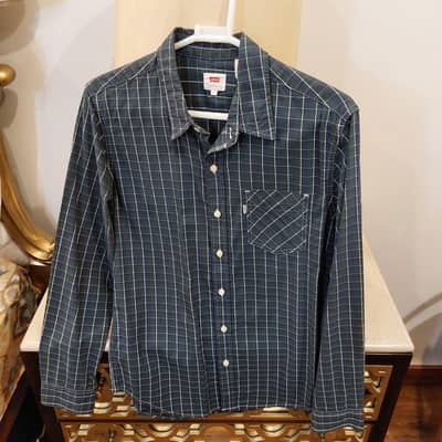 Levis Casual Shirt(new small size)