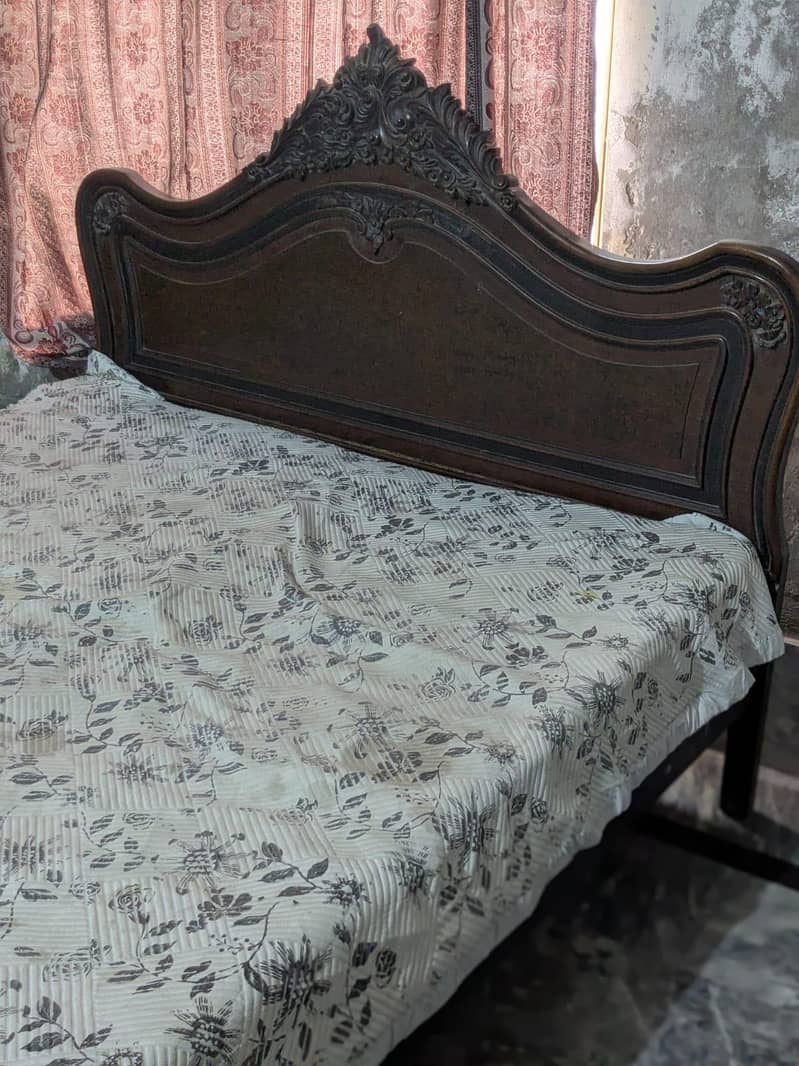 Bed +Table 1