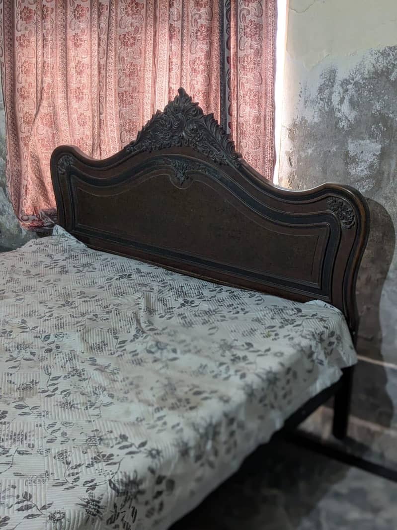 Bed +Table 4
