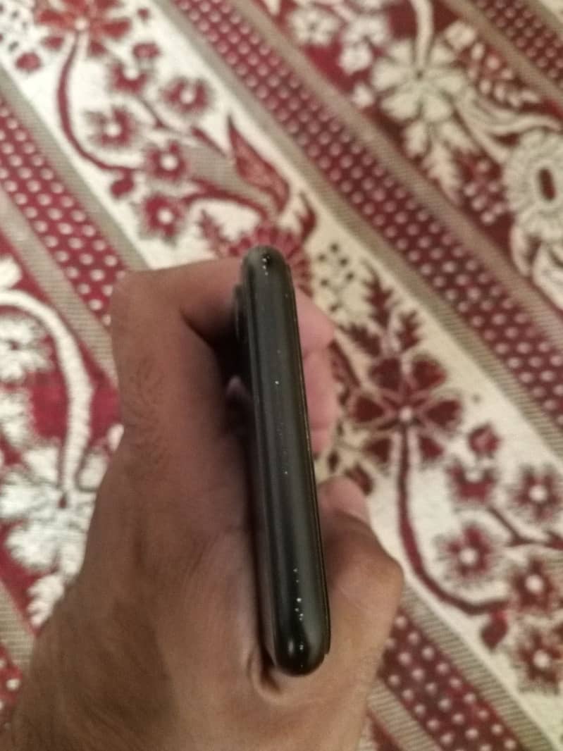 iPhone XR 3
