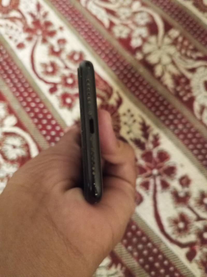 iPhone XR 4