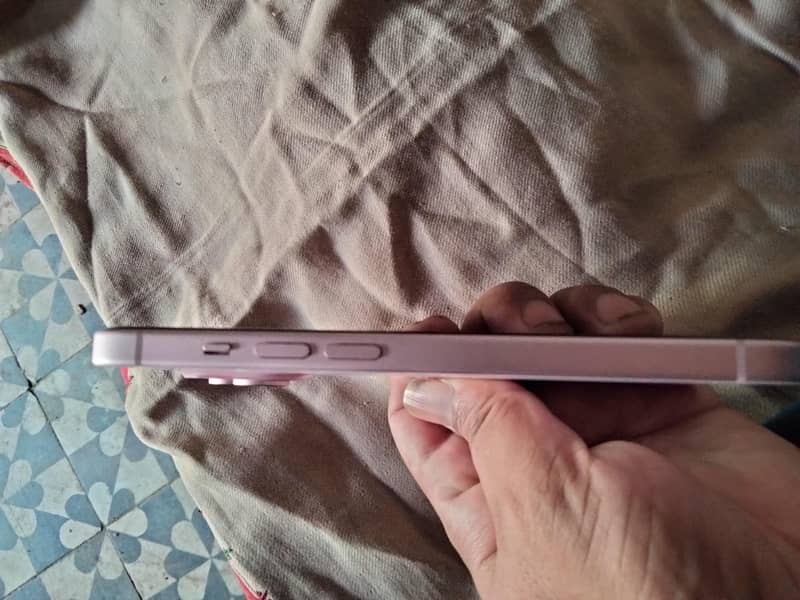 Apple iPhone 15 2