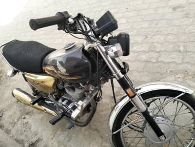 10/by 10 condition mein Hai bike koi 1 percent issue bi Ni