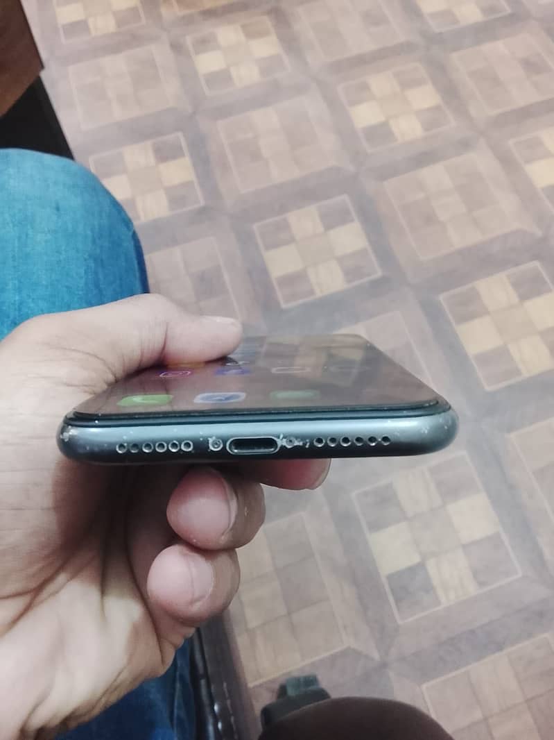 iPhone 11 0