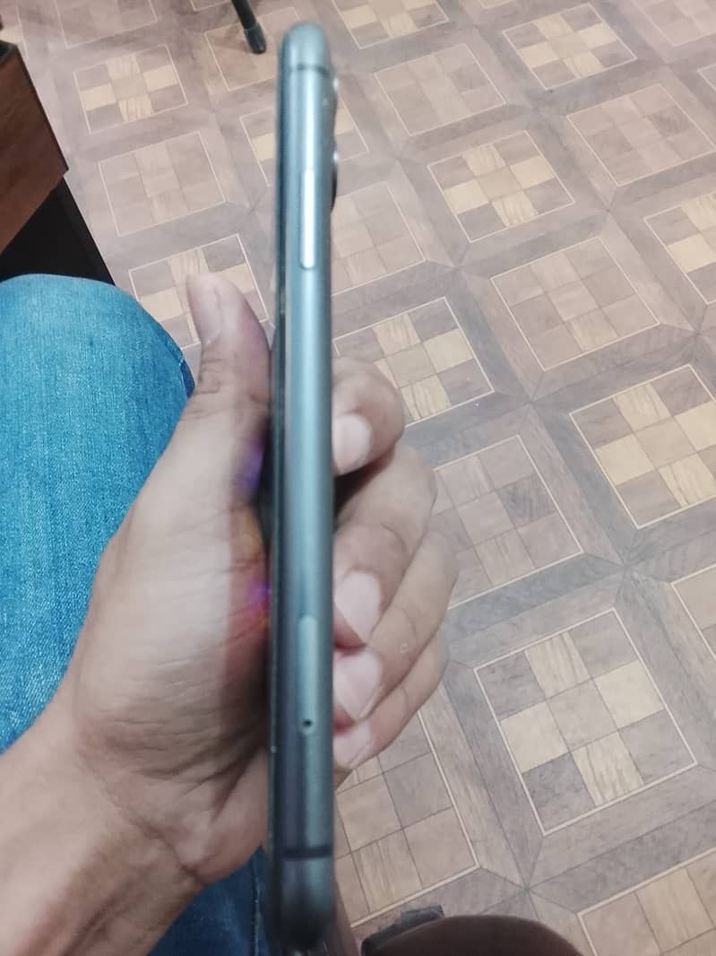 iPhone 11 3