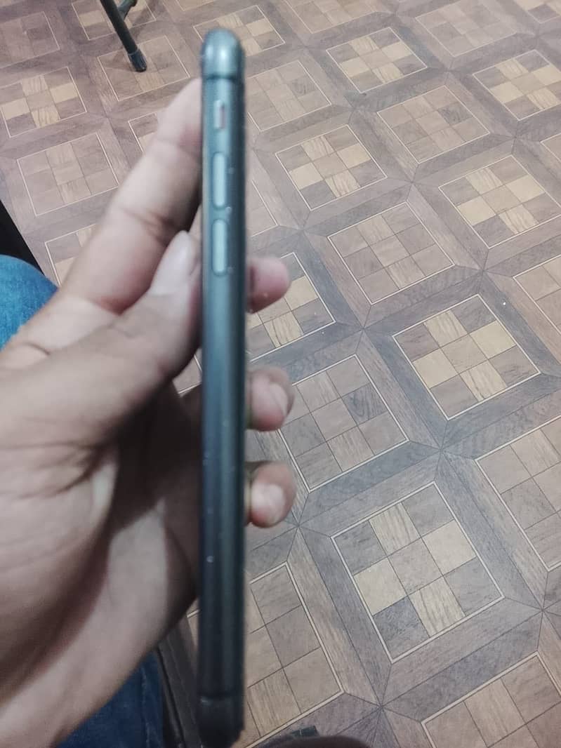 iPhone 11 5