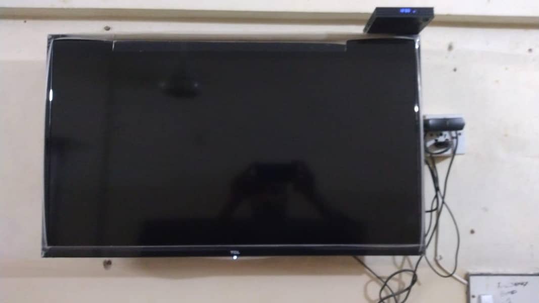 Basic LED TV with Android Box 0