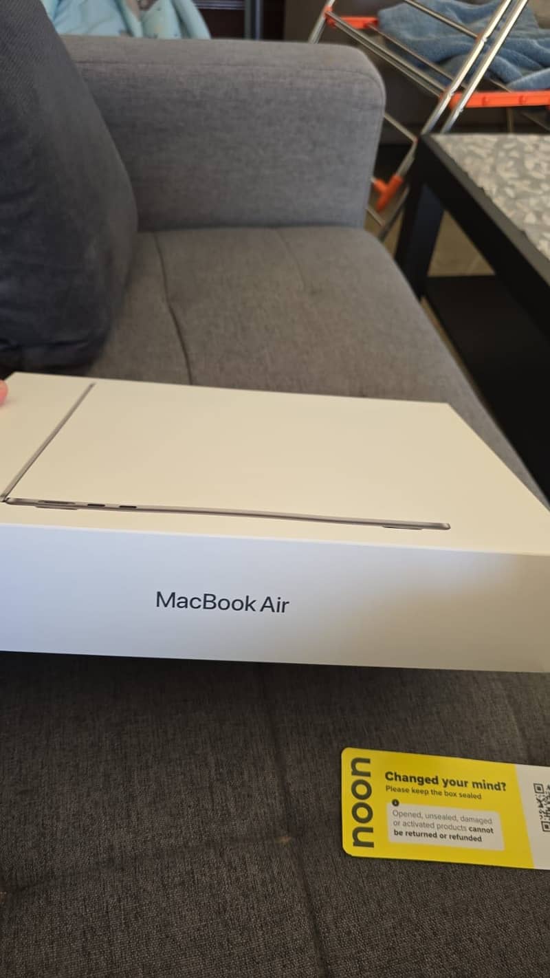 Macbook M3 8