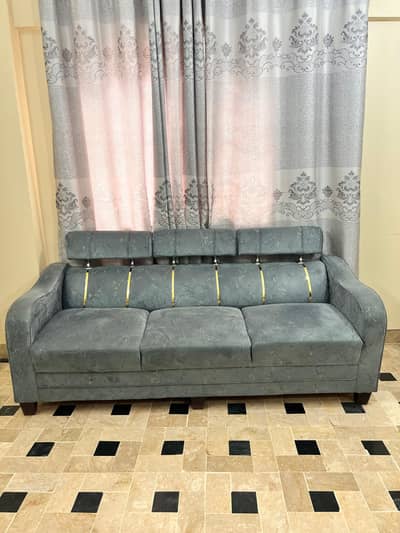 5 seater Sofa Set & Table Best Condition