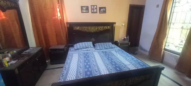 Good condition bed Set with showcase and dressing table