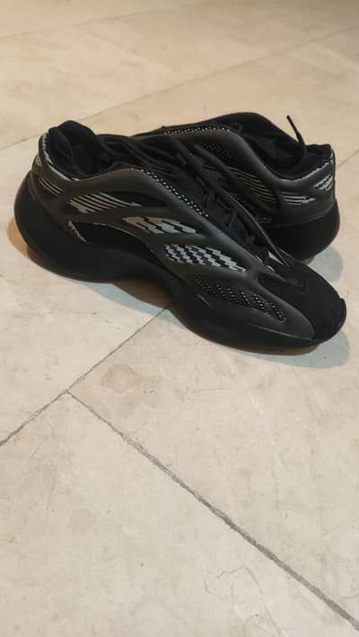adidas yeezy 700 V3