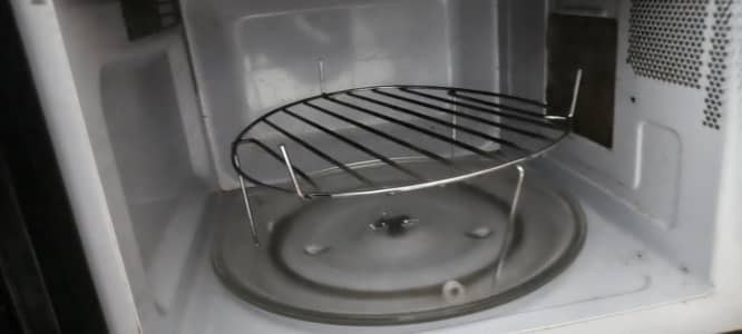 Good as new Microwave oven for sale. o. 3.4. 5.6. 6.88. 313:::::