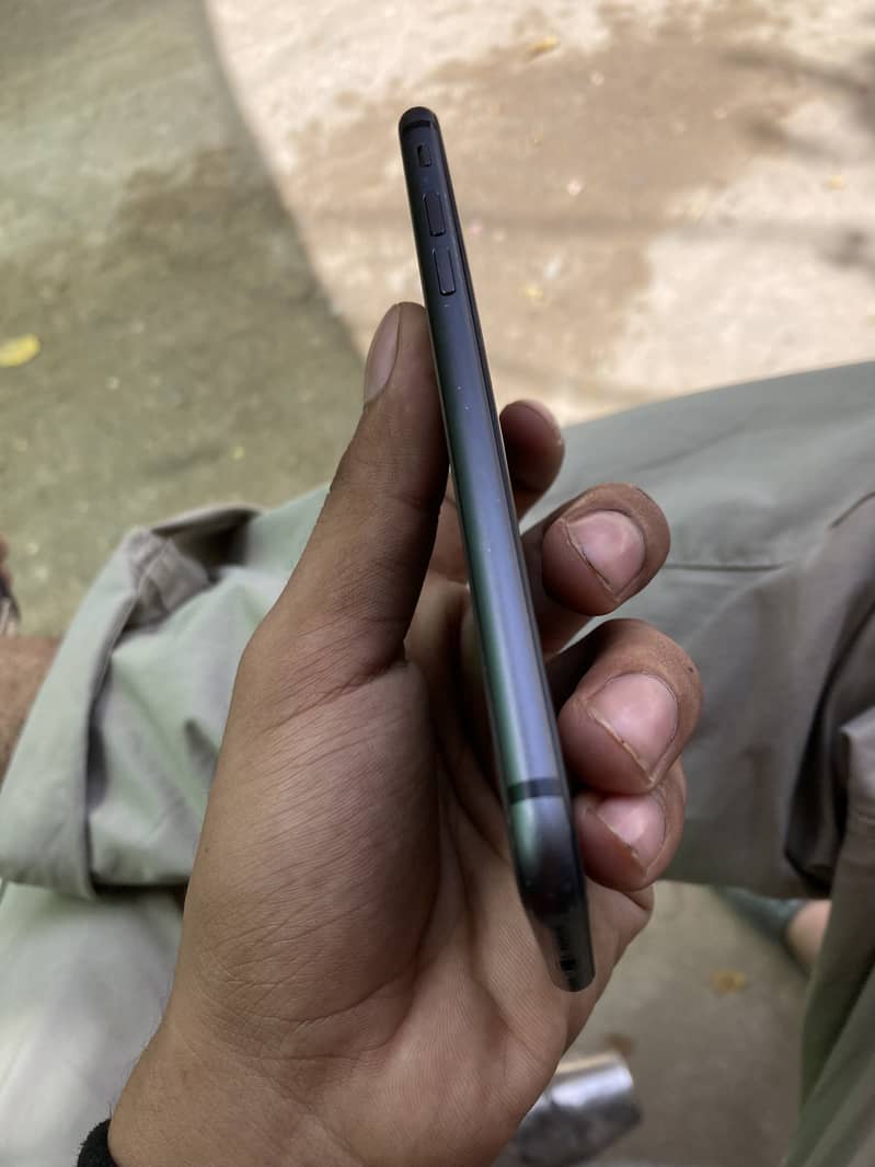 iPhone 8 4