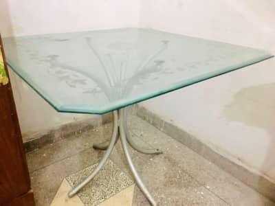 urgently selling this dining table