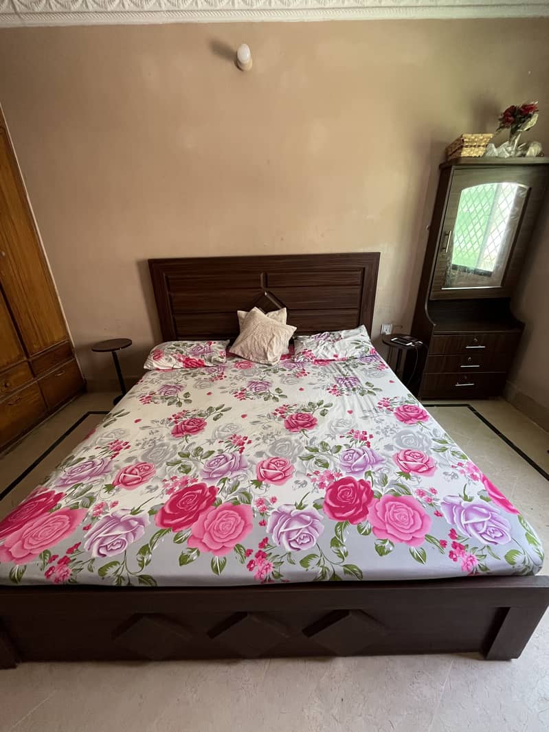 BED & Dressing Table 0