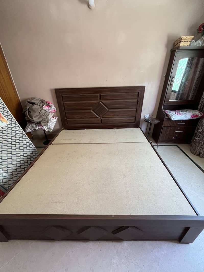 BED & Dressing Table 2