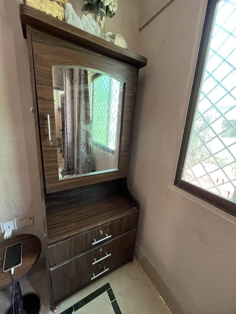 BED & Dressing Table 4