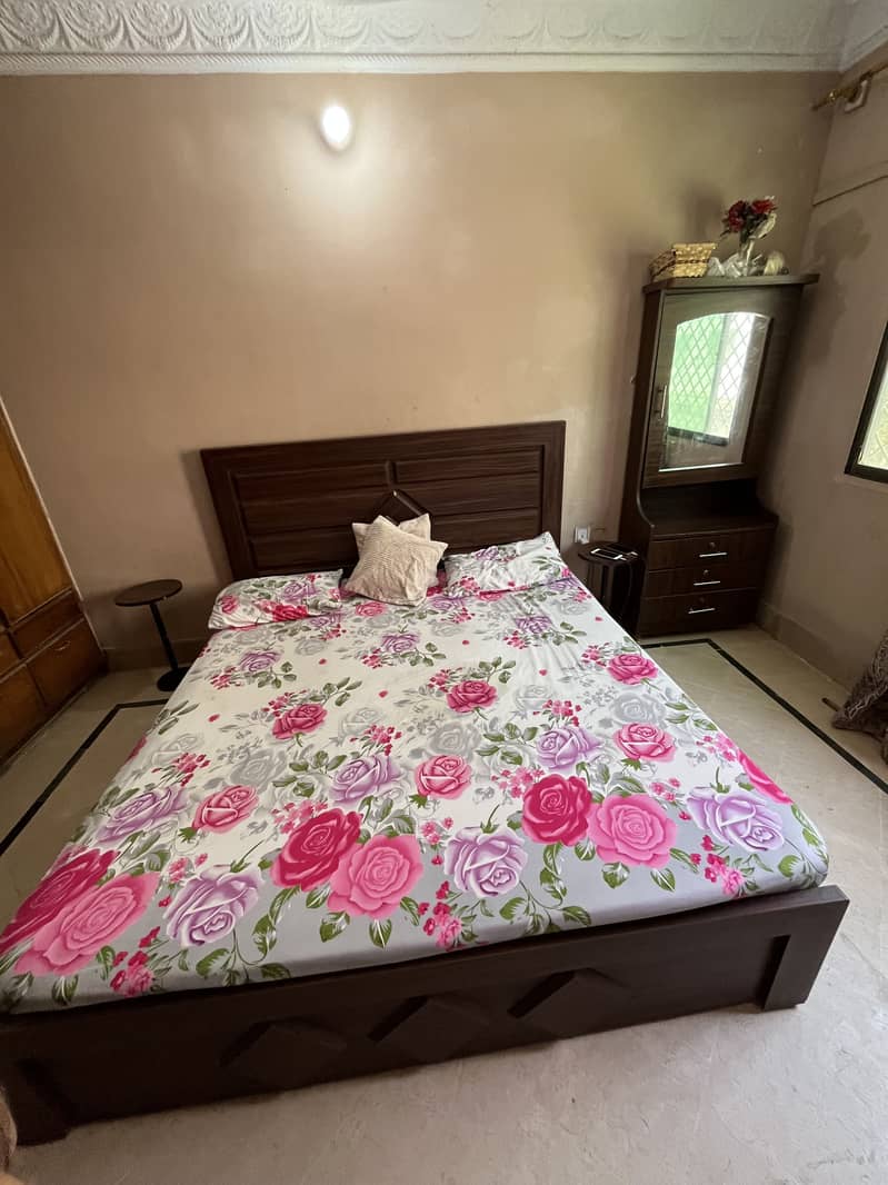 BED & Dressing Table 5