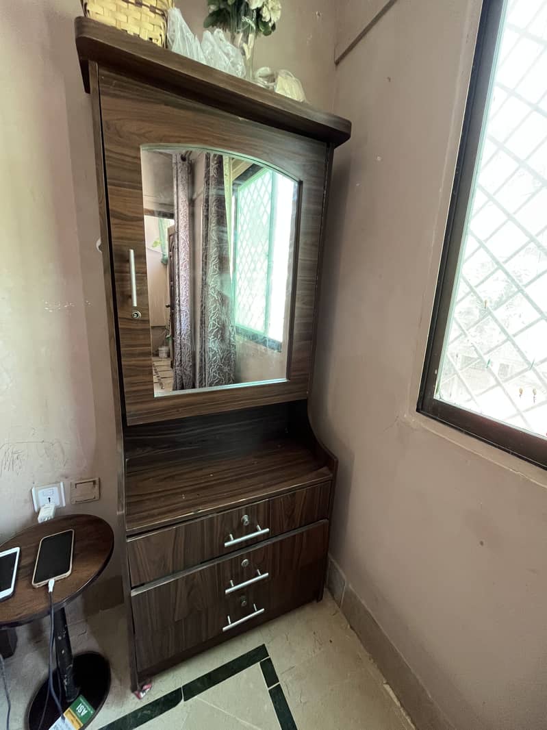 BED & Dressing Table 7